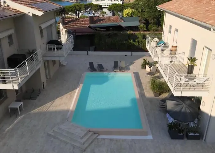 *central Lakeside Apt*swimming Pool & Free Parking アパート *